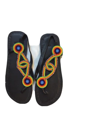 Sandálias. Sapatos. Sapatos Low Hill.  Sapatilhas planas.  Sandálias Maasai. - Imagem 1 de 4