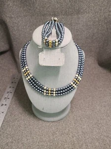 Collar y pulsera de 8,5" vintage de perlas negras de imitación de 3 hilos de colección sin marca - Imagen 1 de 6