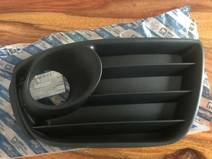 Fiat Punto 2 04-10 NEW GENUINE RH front bumper fog light surround 735356071 11C - Picture 1 of 3