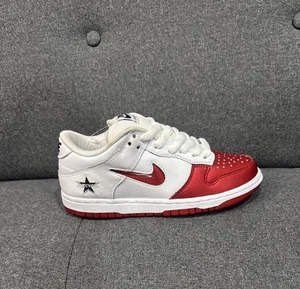 Swoosh Supreme SB Dunk Bajo Blanco Rojo Joya Talla EE. UU. 4 Solo Derecho - Imagen 1 de 9