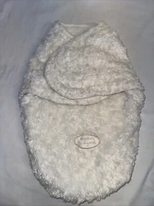 Blankets and Beyond White Rosette Swirl Swaddle Sack 0-6 Months Blue - Picture 1 of 3