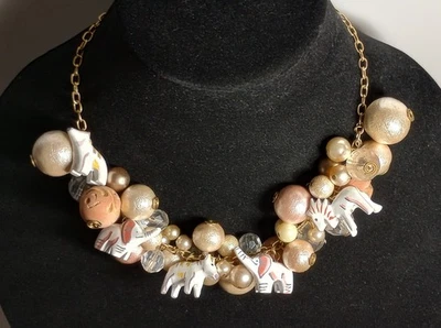 Collar Lenora Dama Animal Menagerie Tono Dorado Imitación Perla Madera Tallada Foto 1 de 2