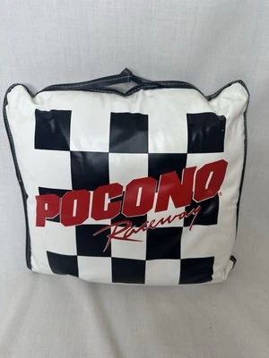 COJÍN ASIENTO PISTA DE CARRERAS POCONO VINTAGE NASCAR BLANCO, NEGRO Y ROJO! Foto 1 de 4