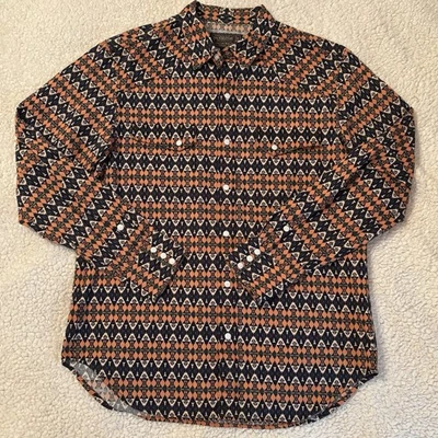 Pendleton Size L, Western Snap-Up, Snap Chest Pockets & Sleeves, Geometric Aztec - Image 1 of 4