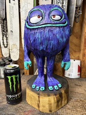 Motosierra Monster CHILLED OUT Talla MADERA DE NOGAL Monster Dude 15.5" Alto ¡ÚNICA! Foto 1 de 4