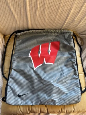 Mochila con cordón Nike Wisconsin Badgers Rose Bowl Foto 1 de 4