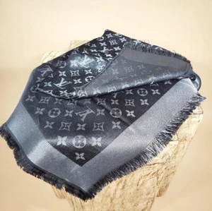 100% Authentic Louis Vuitton Shine Shawl - Picture 1 of 11