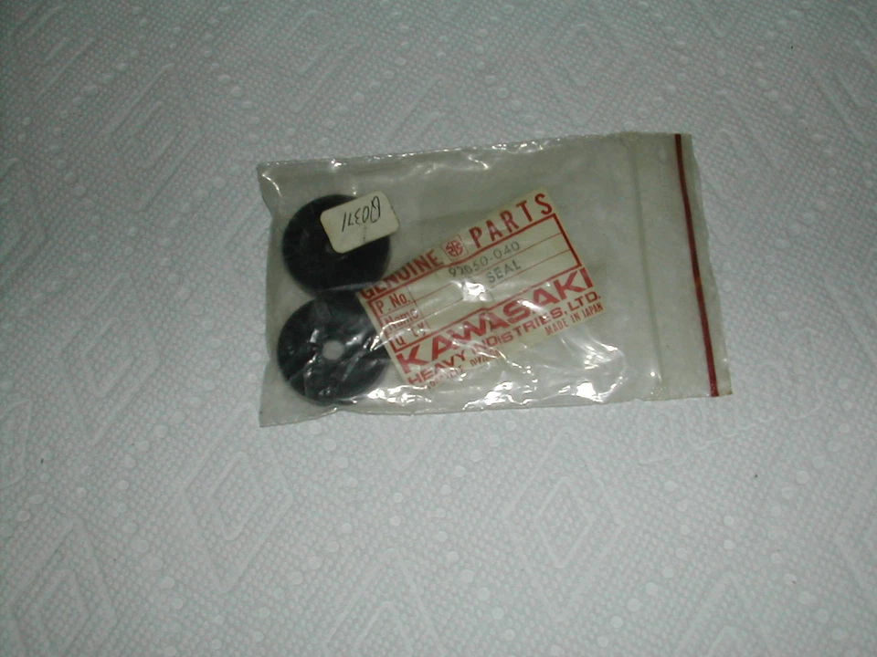 Kawasaki 1973-1978 embrague sello de aceite kh250 kh400 s1 s2 s3 nos oem 92050-040 Foto 1 de 1