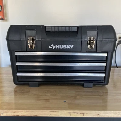 Cajonera de herramientas Husky negra con compartimento superior y 3 cajones deslizantes Foto 1 de 4