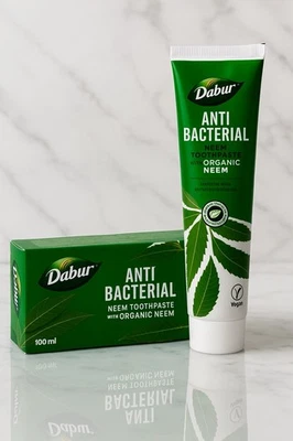 Dabur Neem Zahnpasta antibakteriell • mit Bio-Neem • vegan • frischer Atem
