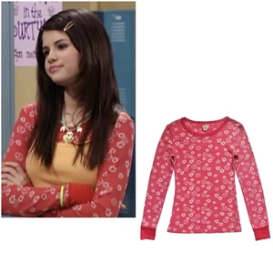 ASO Alex Russo Rojo Floral Térmico, Wizards Of Waverly Place Temporada 1, Episodio 5 - Imagen 1 de 13