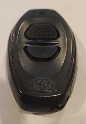 1  Used Keyless Entry Remote 2BTN Key Fob for 1996 - 1998 Toyota 4Runner - USED - Image 1 of 2