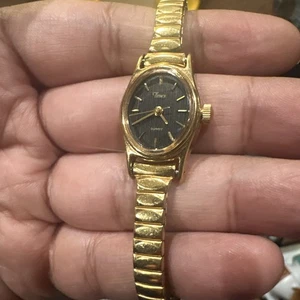 Vintage Timex Q Damenuhr 15 mm goldfarbenes ovales Zifferblatt - passt 7 zur Reparatur funktioniert nicht - Bild 1 von 8
