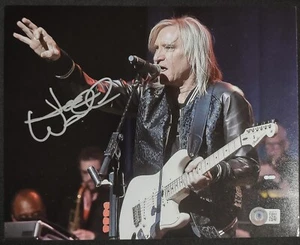 GREAT POSE! Joe Walsh Eagles Guitarist Signed Autographed 8x10 Photo Beckett BAS - Picture 1 of 2