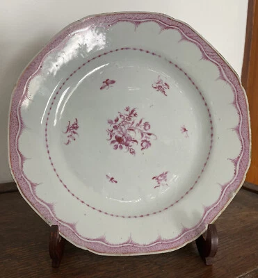 Antiguo plato de porcelana de exportación china del siglo XVIII insectos puce familia rosa octágono Foto 1 de 4