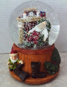 Rare Vintage Musical Snow Globe Plays Silent Night ~ MINT ~ About 6" T ~ L@@K! - Picture 1 of 1