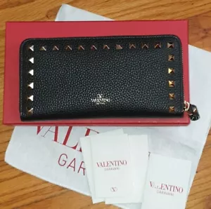 Valentino Garavani pebbled leather continental wallet. - Picture 1 of 11