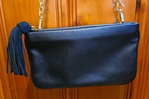Schwarze schwarze Leder Umhängetasche mit goldenem Kettenriemen, 9,5" x 6" - Bild 1 von 4