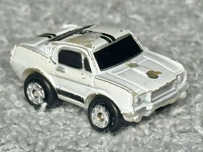 Micro Machines 65 Ford Mustang Hotrod Diecast Blanco con Raya Negra 1987 Galoob Foto 1 de 4