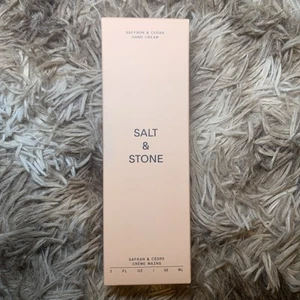 Crema de manos Sal y piedra azafrán y cedro mujeres hombres manos secas 2 fl oz 60 ml - Imagen 1 de 5