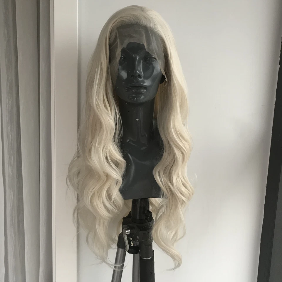 Peluca frontal de encaje sintético cabello ondulado rubio platino rizos largos segura contra el calor Foto 1 de 4