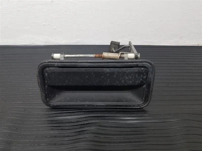 Оригинальная левая задняя ручка водительской двери 95-99 Chevrolet Suburban 15742233 - Изображение 1 из 4