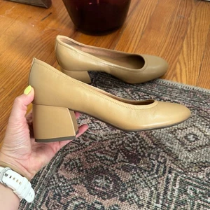 Vionic Women's Carmel Camel Leather Pumps Size 8.5 - Picture 1 of 8
