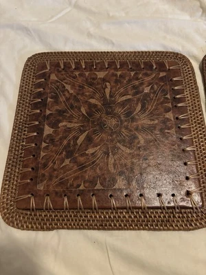 Brújula Starburst de cuero estirado grabado borde de ratán L montaña rusa cuadrada trivet Foto 1 de 4