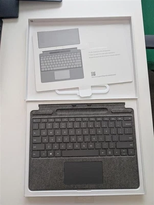 Microsoft Surface Pro Signature Keyboard 8XB-00061 for Surface Pro 8 and ProX - Image 1 of 2