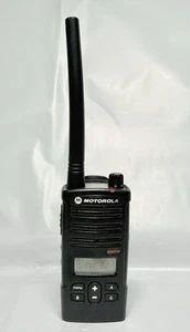 Motorola RDM2070d Walmart VHF Two-Way Radio Walkie Talkie with Battery - Afbeelding 1 van 8