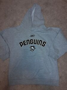 Youth Pittsburgh Penguins gray Reebok embroidered logo hoodie sweatshirt sz. 8