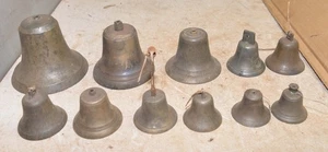11 Messing Glocken 5 1/2, 4 1/2, 3 1/2, 3, 2 1/2, 2 1/4, 2 Durchmesser Sammler Konvolut - Bild 1 von 9