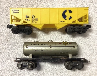 LIONEL O GAUGE VINTAGE PREWAR  1680 SILVER SUNOCO TANKCAR & B&O HOPPER 9016 - Image 1 of 4