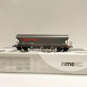 NME 512697 Ermewa Tagnpps 101m³ livrea grigia, logo rosso, luci di coda - Imagen 1 de 1
