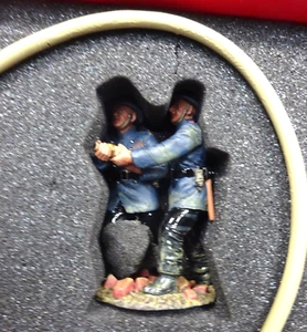 king & country 54mm ww2  The Blitz Fighting the blaze 2 figs FOB104  mib oop - Picture 1 of 4