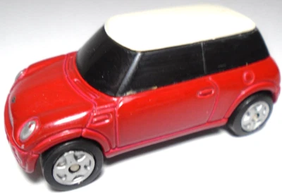 MAISTO MINI COOPER RED 1:64 DIECAST 2 1/2" CAR WITH WHITE ROOF & SILVER RIMS - Image 1 of 4