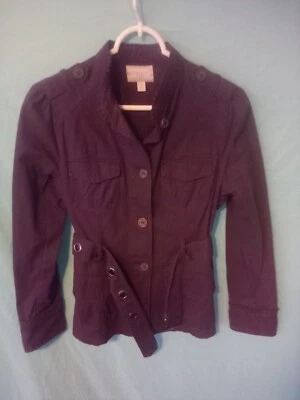 Jaqueta Feminina Leve, Manga Longa, Marrom Escuro, Botão para Cima, Cinto de Cintura, Tamanho Pequeno - Imagem 1 de 3