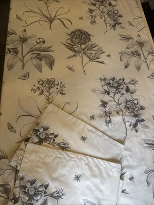 Sanderson Vintage Double Duvet Cover 2 Pilllowcases - Image 1 of 4