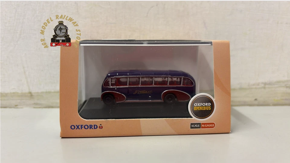 Oxford Diecast NBS004 Whittles Coaches Burlingham Sunsaloon - N Gauge - Image 1 of 1