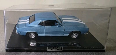 Chevrolet Camaro Z28 1967 escala 1:32 azul claro de New Ray diecast con plástico  Foto 1 de 4