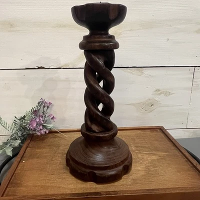 Candelabro cónico de madera dura redondo en espiral tallado Foto 1 de 4