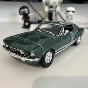 Ford Mustang GTA Fastback 1967 Maisto 1:18 coche modelo diecast - en caja - Imagen 1 de 11