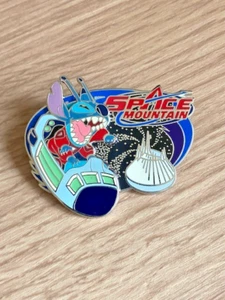 DISNEY LILO & STITCH, STITCH SPACE MOUNTAIN SLIDER PIN - Picture 1 of 3