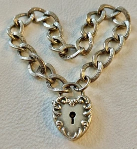 Antiguo brazalete victoriano de plata esterlina con dije de corazón floral reposado - Imagen 1 de 9