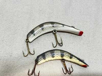 2 señuelos de madera Kautzky Lazy Ike tamaño #2 y #3 en escala negra Foto 1 de 4