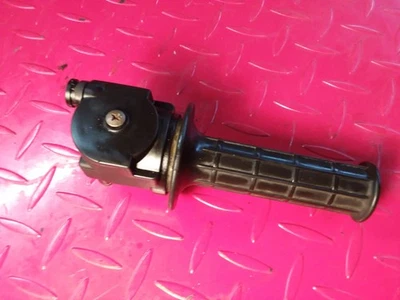 Conjunto de carcasa de tubo de acelerador OEM Suzuki PE175 PE250 PE400 RM100 1980 1981 Foto 1 de 4