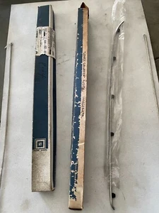 Ornamento inferior genuino GM para Buick LeSabre 16503844 - Imagen 1 de 1