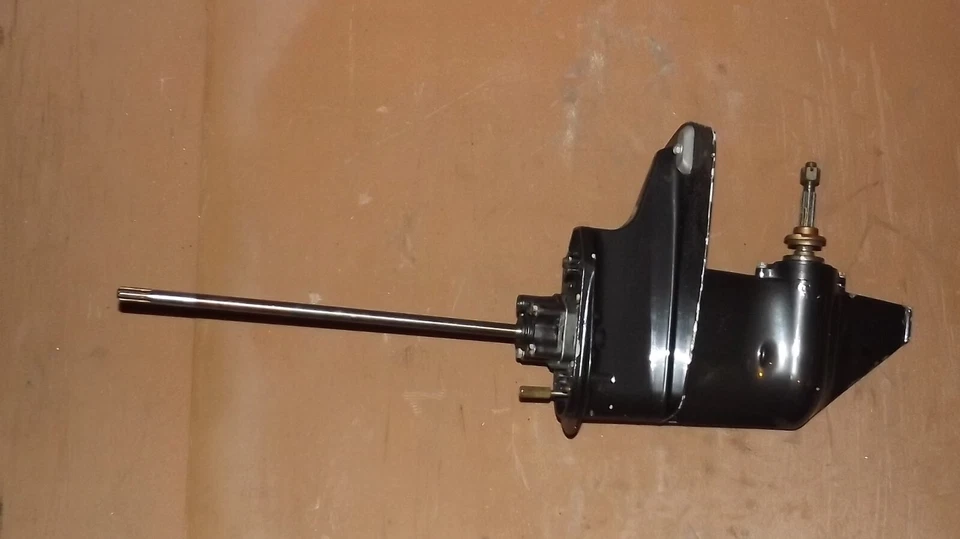 Suzuki 9.9 HP Gearcase Lower Unit (L) 20" PN 55100-90L10-0EP - Image 1 of 4