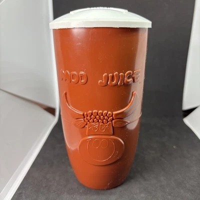 Coctelera de plástico vintage 1966 Pillsbury Moo Juice cara de vaca marrón con tapa Foto 1 de 4