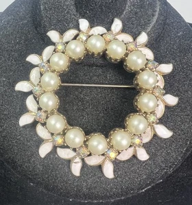 Vintage Enamel AB Rhinestone Faux Pearl Wreath Brooch Pin - Picture 1 of 4
